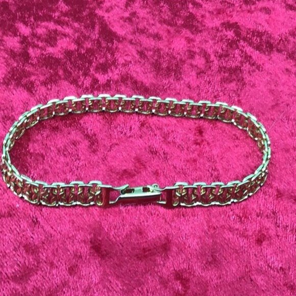 Vintage Napier Gold-Tone Link Bracelet With Ornate Design & Fold-Over Clasp - Picture 4 of 5